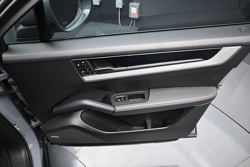 Thumbnail: 2024 Porsche Cayenne - 26