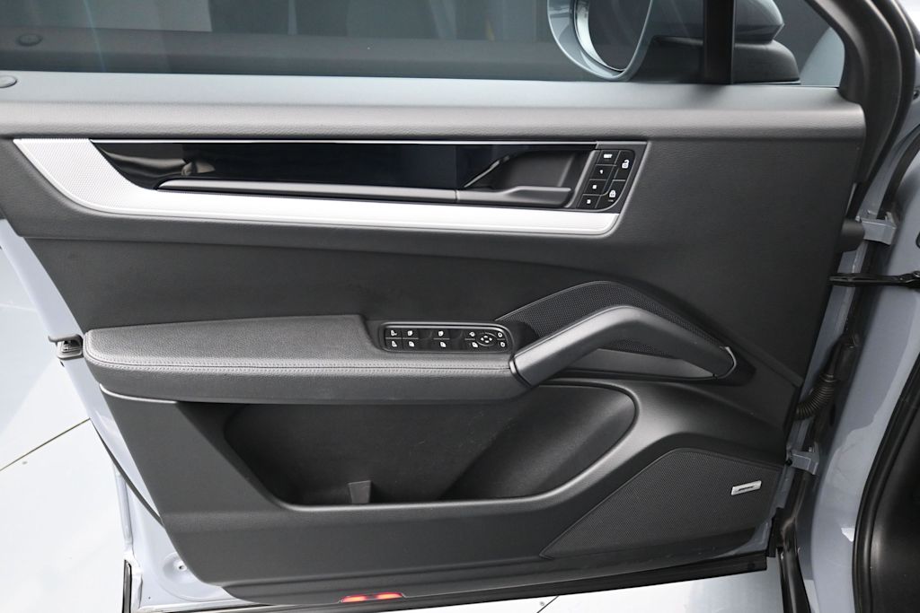 Thumbnail: 2024 Porsche Cayenne - 17
