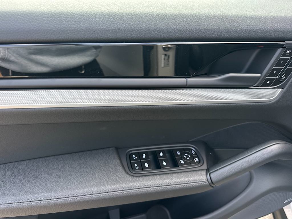 Thumbnail: 2026 Porsche Cayenne - 21