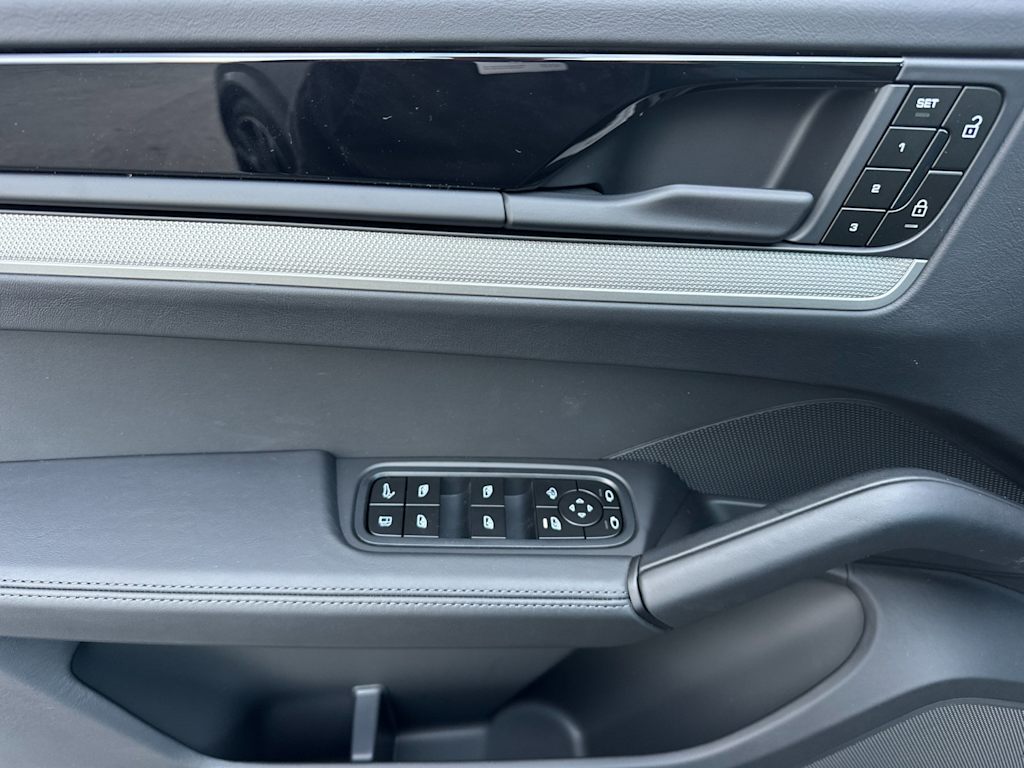 Thumbnail: 2026 Porsche Cayenne - 20