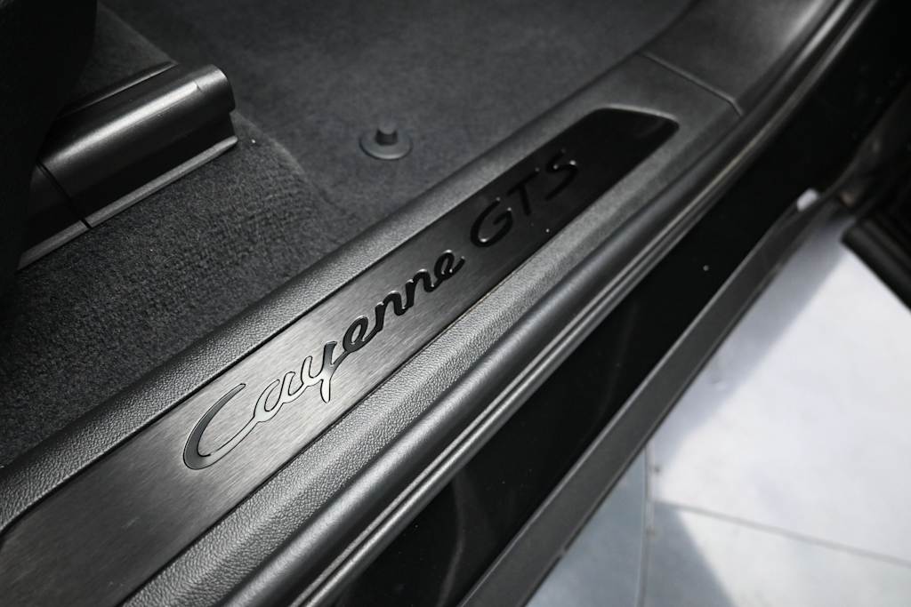 Thumbnail: 2023 Porsche Cayenne - 6