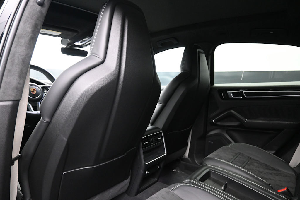 Thumbnail: 2023 Porsche Cayenne - 25