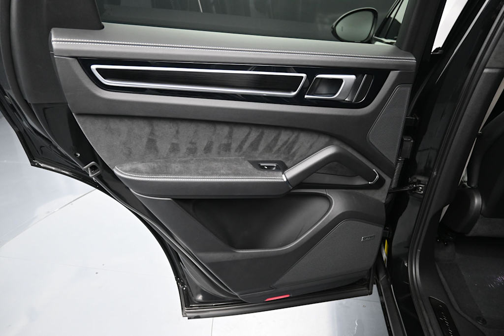 Thumbnail: 2023 Porsche Cayenne - 24