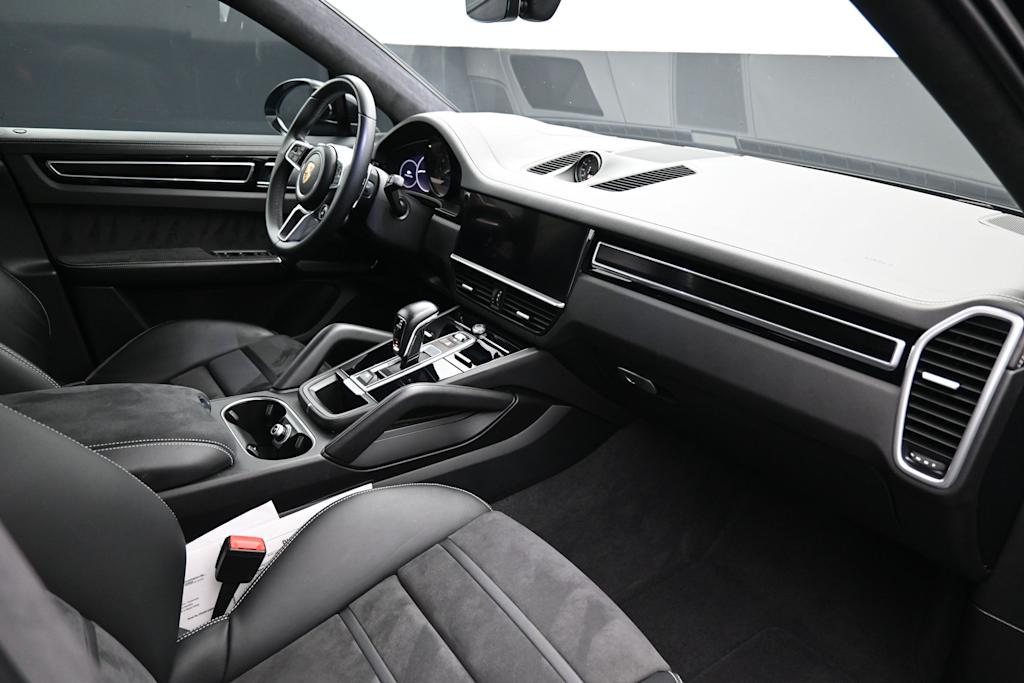 Thumbnail: 2023 Porsche Cayenne - 12