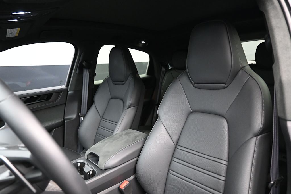 Thumbnail: 2026 Porsche Cayenne - 7