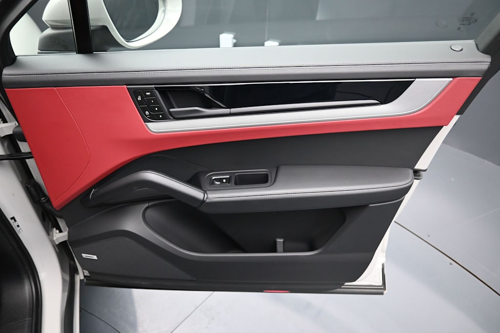 Thumbnail: 2025 Porsche Cayenne - 25