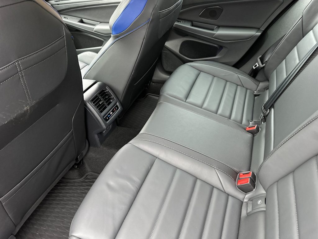 2024 Volkswagen Golf SE 12