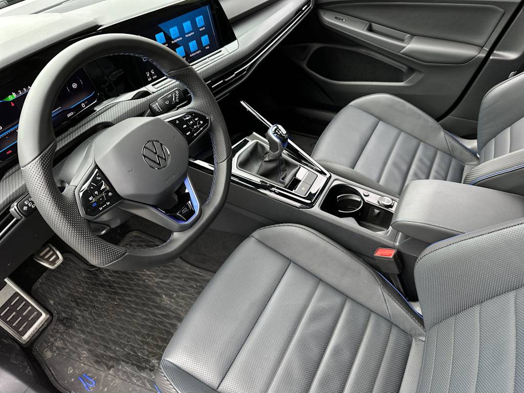 2024 Volkswagen Golf SE 10