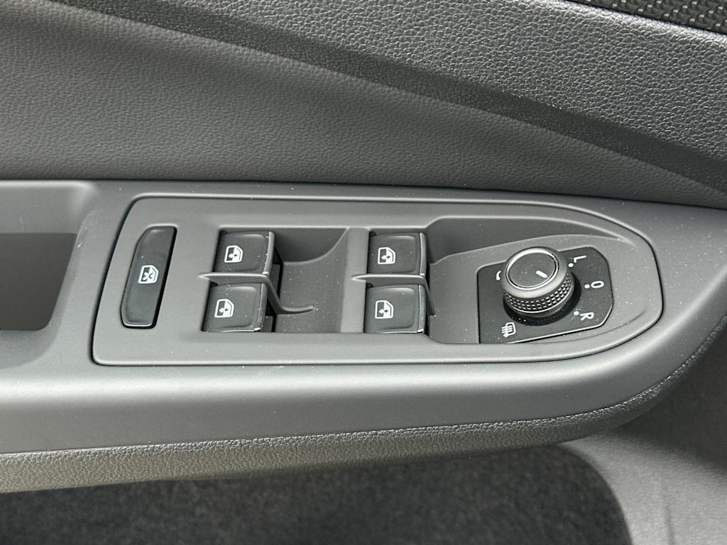 2024 Volkswagen Golf SE 22