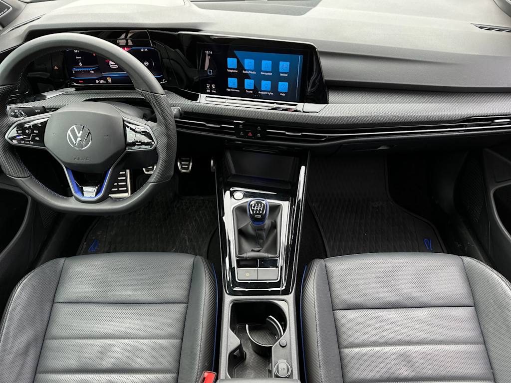 2024 Volkswagen Golf SE 2