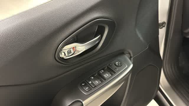 Thumbnail: 2021 Jeep Cherokee - 21