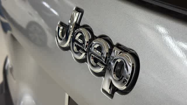 Thumbnail: 2021 Jeep Cherokee - 7