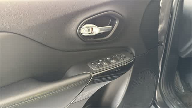 Thumbnail: 2021 Jeep Cherokee - 23