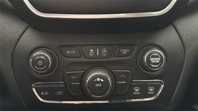 Thumbnail: 2021 Jeep Cherokee - 28