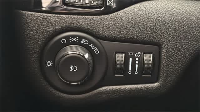 Thumbnail: 2021 Jeep Cherokee - 25