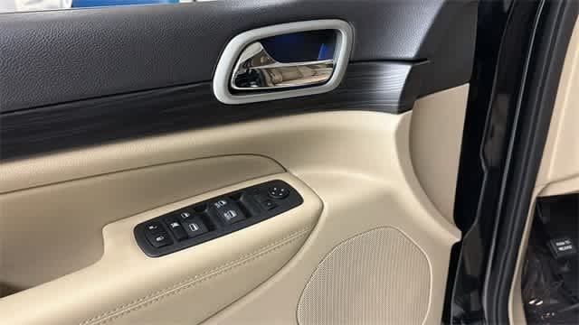 Thumbnail: 2022 Jeep Grand Cherokee - 23