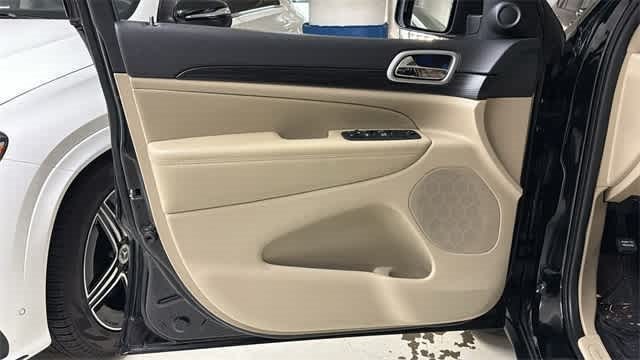 Thumbnail: 2022 Jeep Grand Cherokee - 22