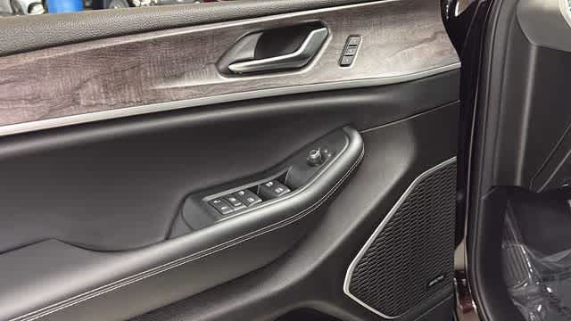 Thumbnail: 2022 Jeep Grand Cherokee L - 23