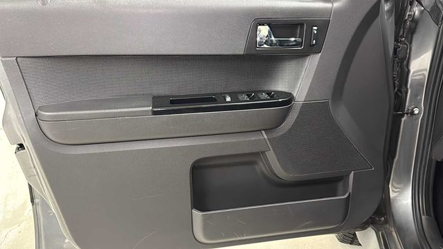 Thumbnail: 2011 Ford Escape - 22