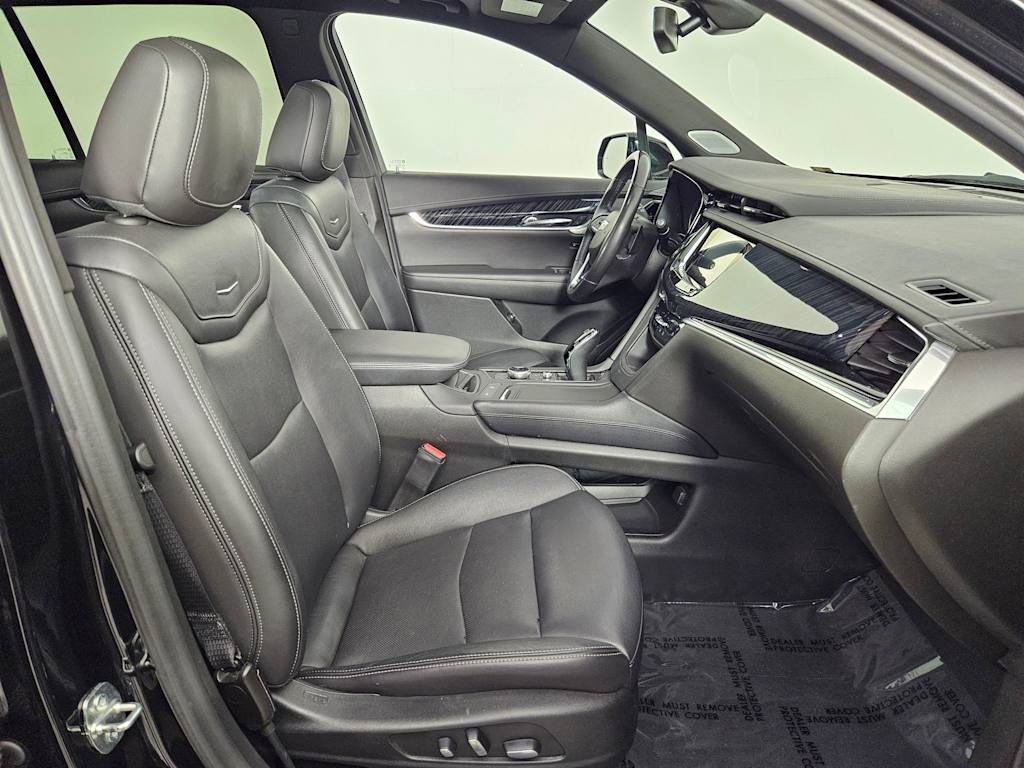 Thumbnail: 2023 Cadillac XT6 - 32