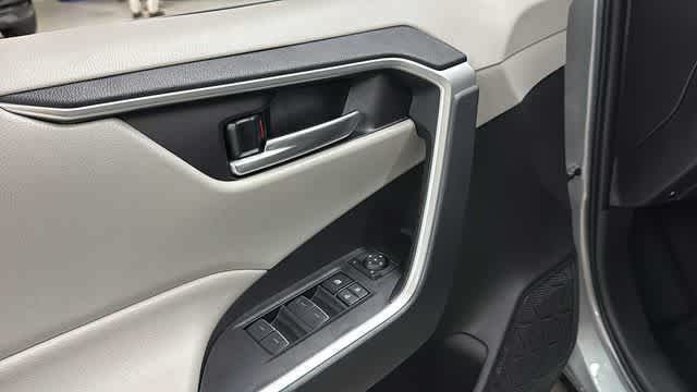 Thumbnail: 2025 Toyota RAV4 - 8