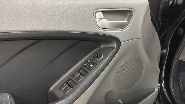 Thumbnail: 2017 Kia Forte - 21