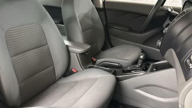 Thumbnail: 2017 Kia Forte - 11
