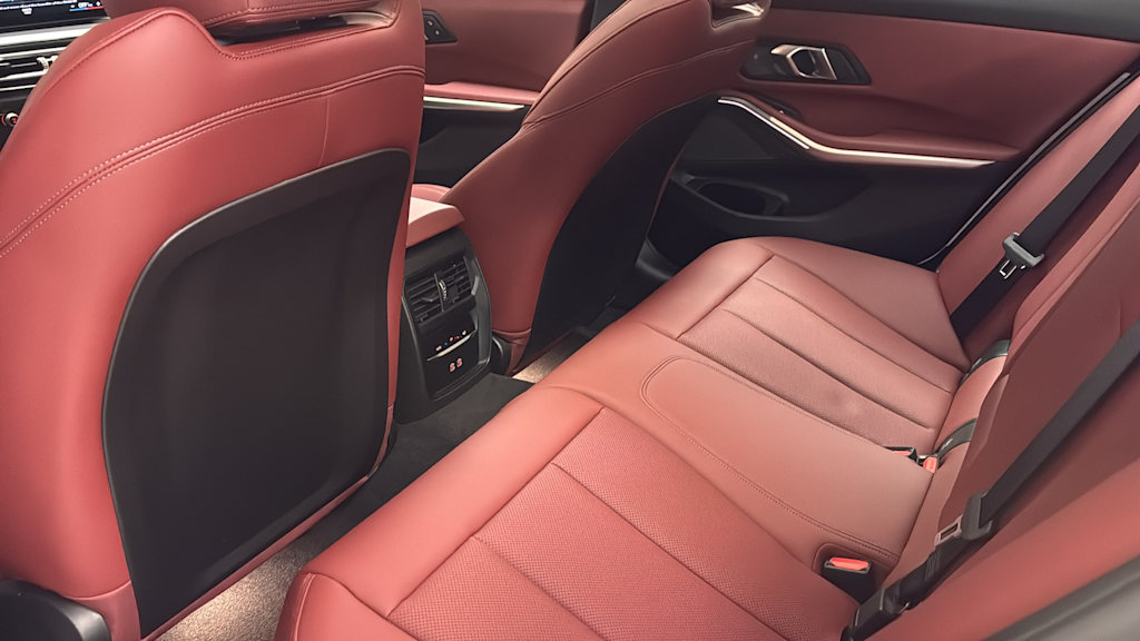 Thumbnail: 2024 BMW 3 Series - 33