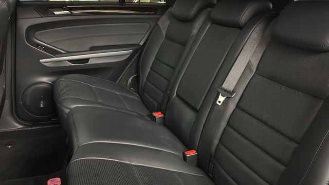 Thumbnail: 2010 Mercedes-Benz M-Class - 30