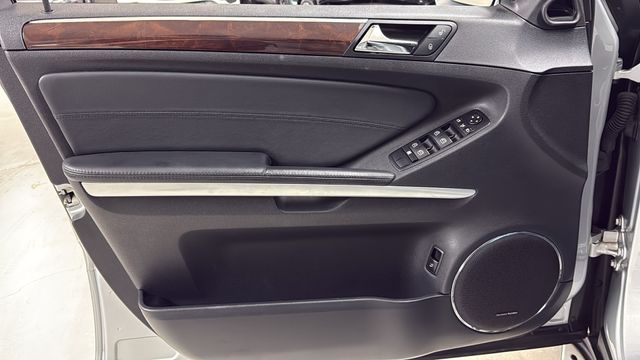 Thumbnail: 2010 Mercedes-Benz M-Class - 22