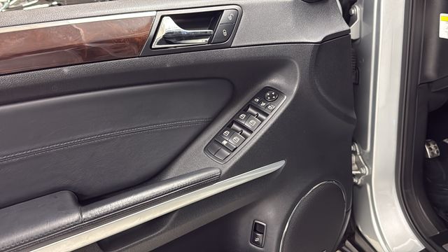 Thumbnail: 2010 Mercedes-Benz M-Class - 23