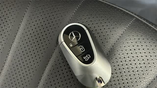 Thumbnail: 2023 Mercedes-Benz EQS - 17