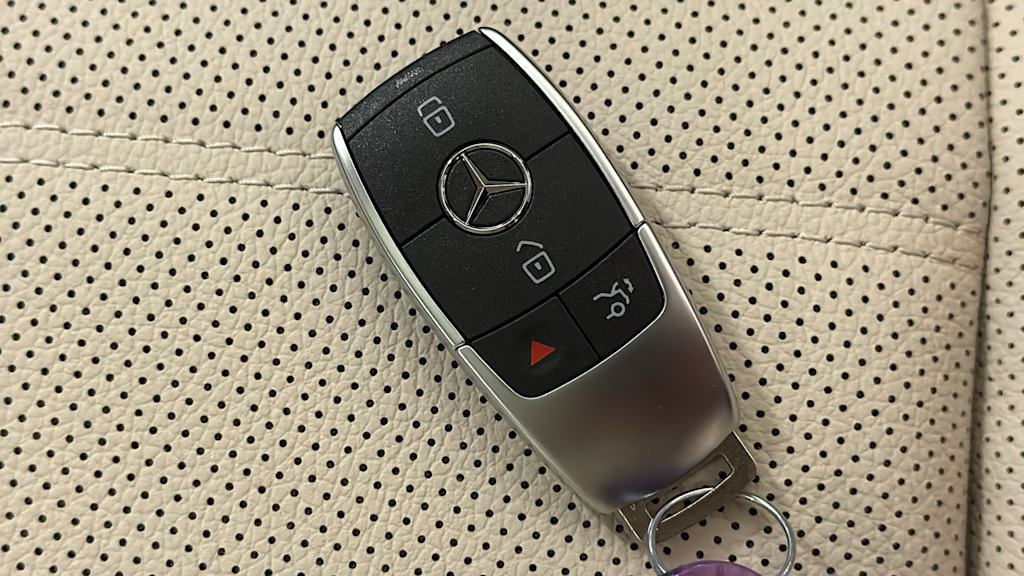 Thumbnail: 2026 Mercedes-Benz GLE - 38