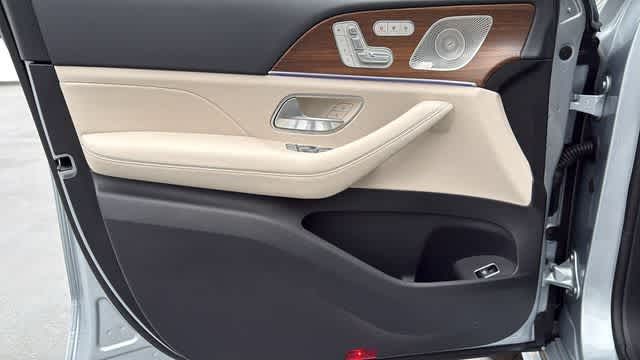 Thumbnail: 2026 Mercedes-Benz GLE - 22