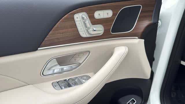 Thumbnail: 2026 Mercedes-Benz GLE - 12