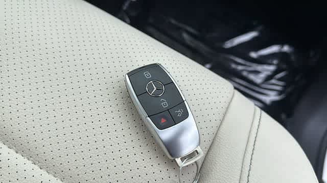Thumbnail: 2026 Mercedes-Benz GLE - 20