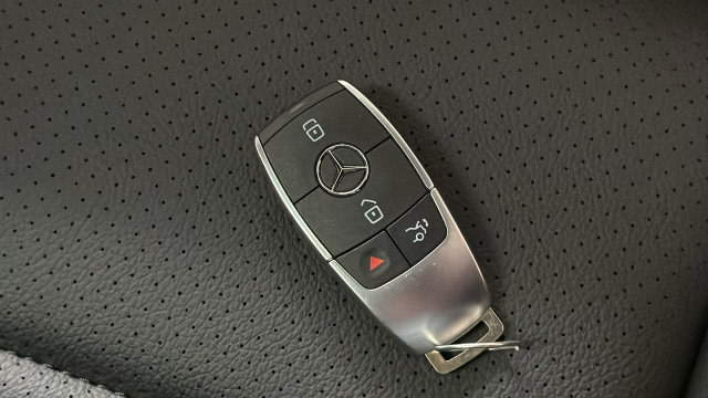 Thumbnail: 2026 Mercedes-Benz GLE - 39