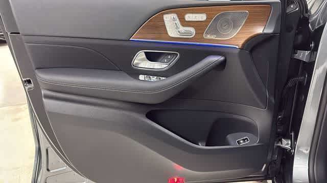 Thumbnail: 2026 Mercedes-Benz GLE - 21