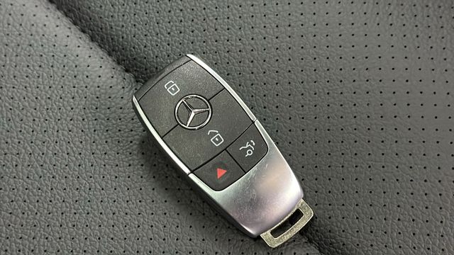Thumbnail: 2026 Mercedes-Benz GLE - 40