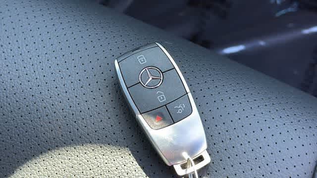 Thumbnail: 2026 Mercedes-Benz GLE - 38