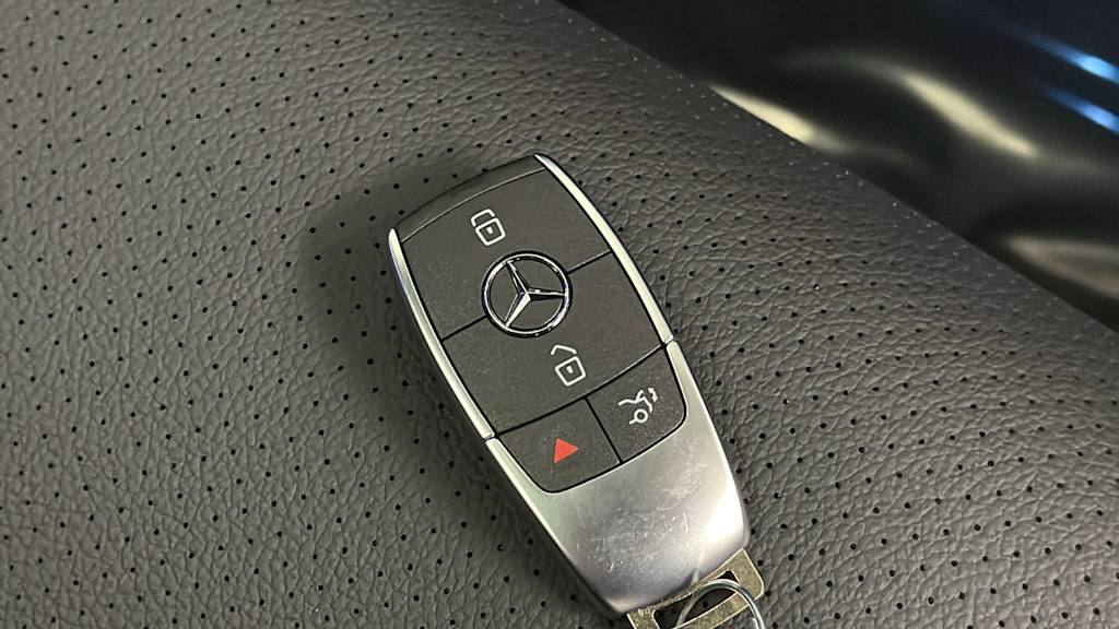 Thumbnail: 2026 Mercedes-Benz GLE - 38