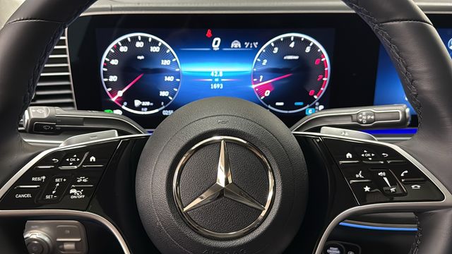 Thumbnail: 2026 Mercedes-Benz GLE - 25