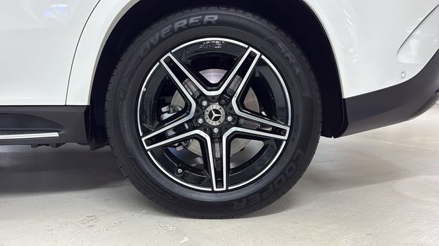 Thumbnail: 2026 Mercedes-Benz GLE - 8