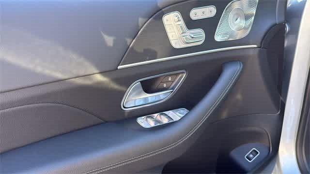 Thumbnail: 2025 Mercedes-Benz GLS - 37