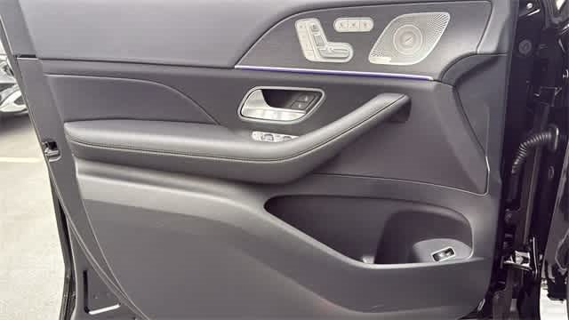 Thumbnail: 2025 Mercedes-Benz GLS - 22