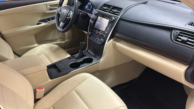 Thumbnail: 2017 Toyota Camry - 36