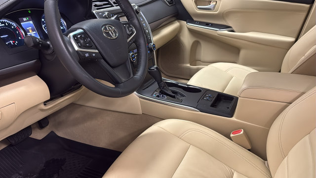 Thumbnail: 2017 Toyota Camry - 14
