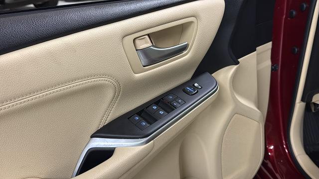 Thumbnail: 2017 Toyota Camry - 24