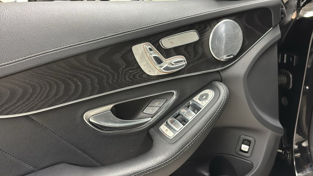 Thumbnail: 2015 Mercedes-Benz C-Class - 23