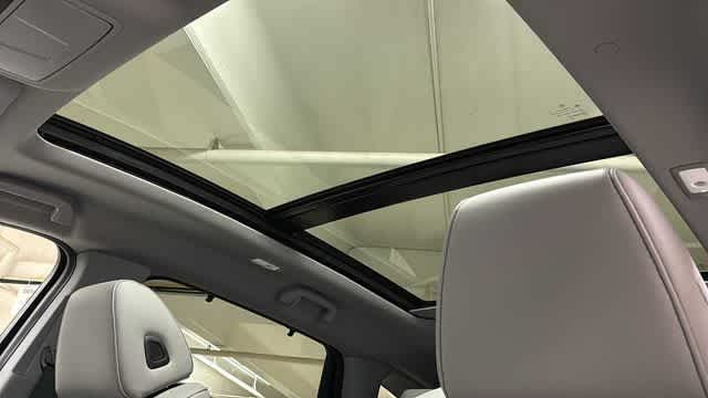 Thumbnail: 2022 Acura MDX - 31